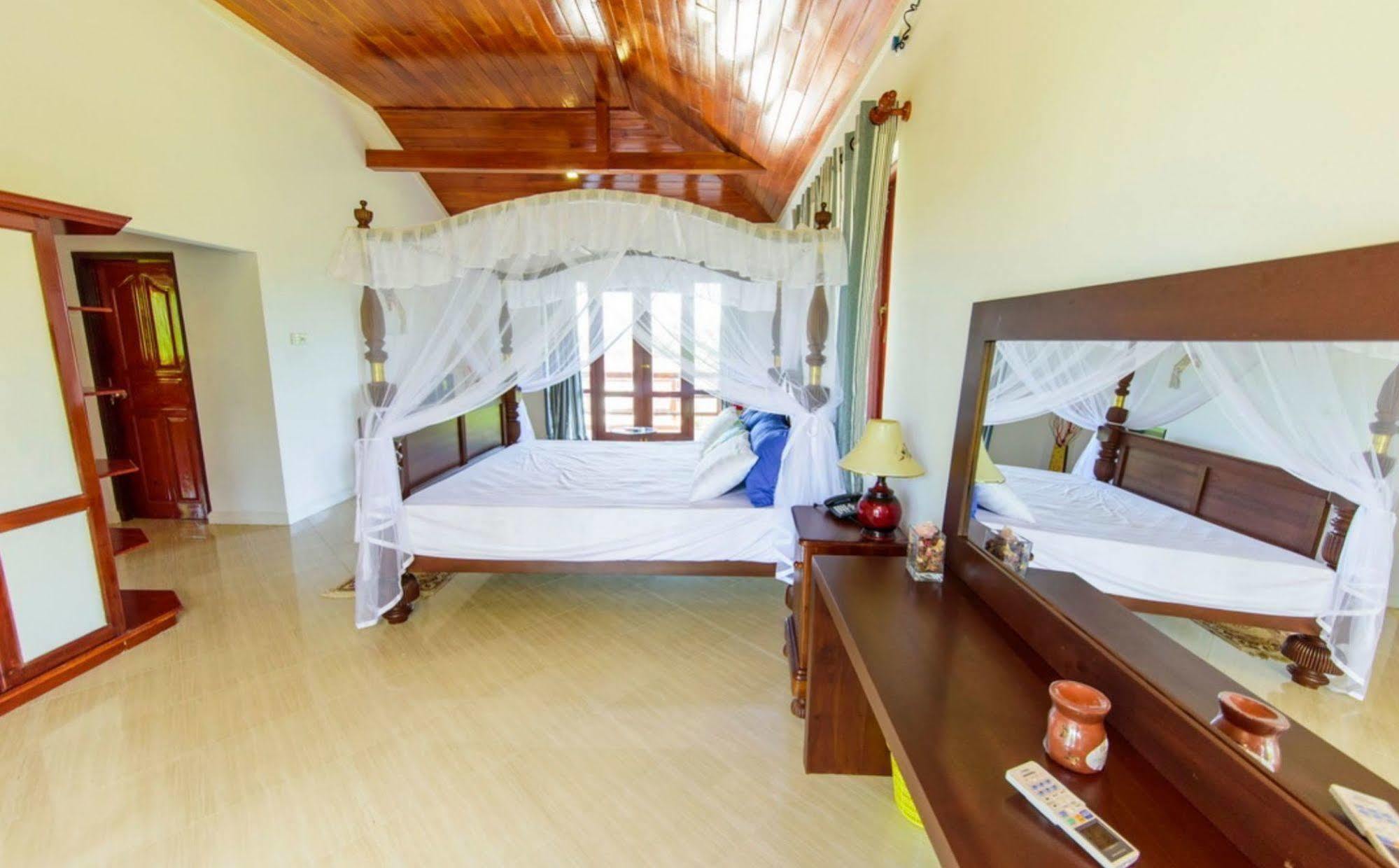 Hikka Hide Villa Хиккадува Экстерьер фото